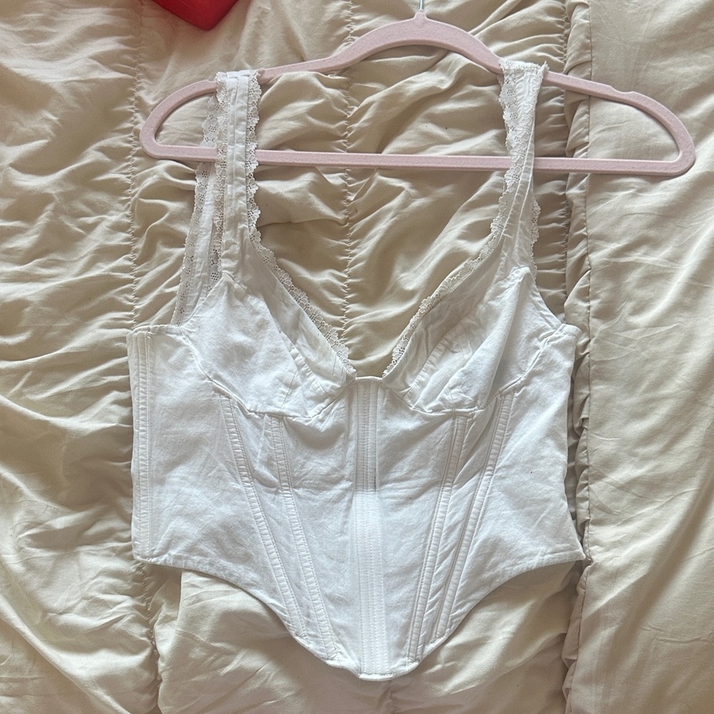 White fox white top
